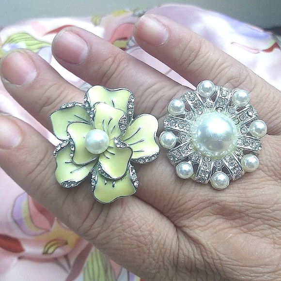 Flower and Faux Pearls Stretch Fashion Rings - Picture 2 of 8